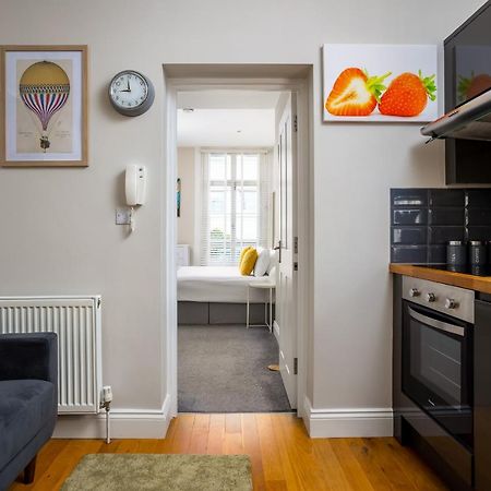 Contemporary Ground Floor Apartment - Town Centre With Parking! Cheltenham Dış mekan fotoğraf
