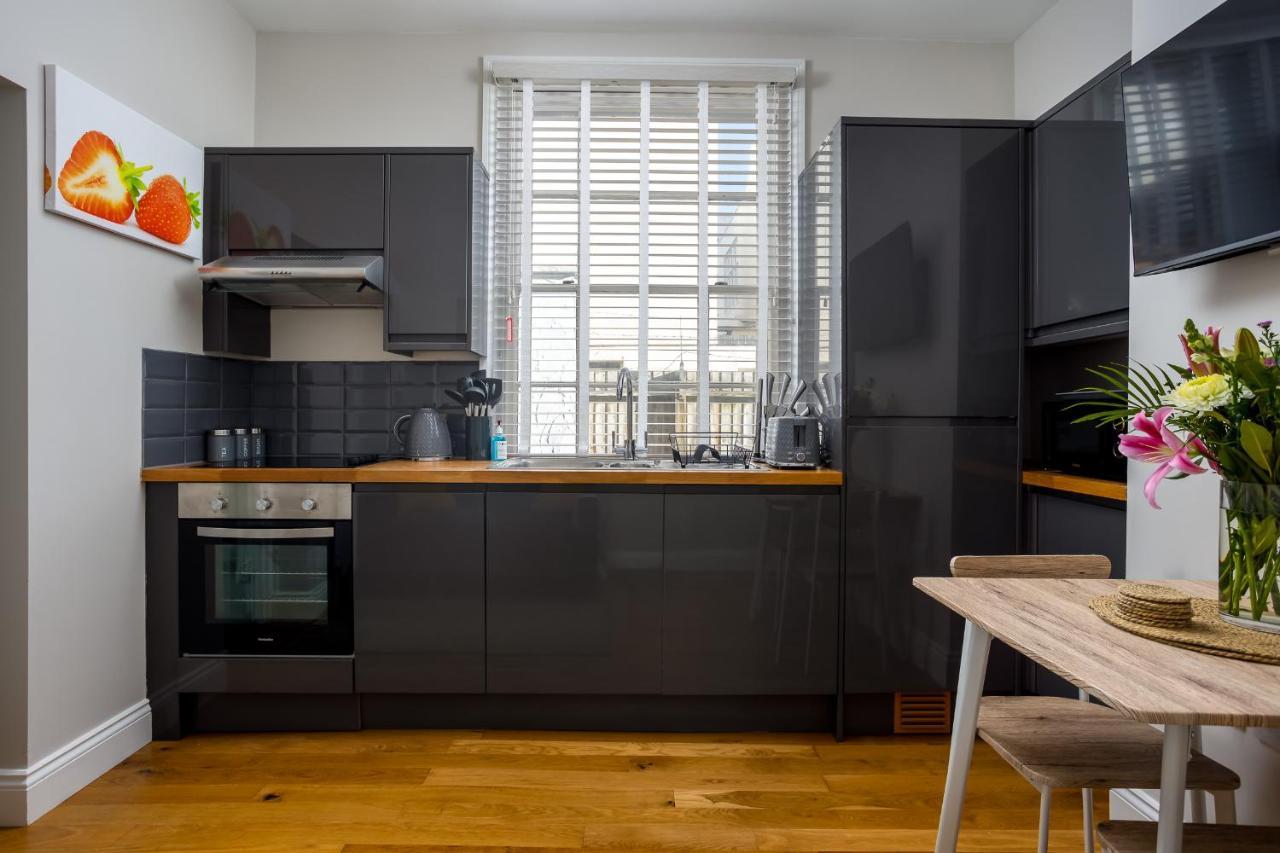 Contemporary Ground Floor Apartment - Town Centre With Parking! Cheltenham Dış mekan fotoğraf