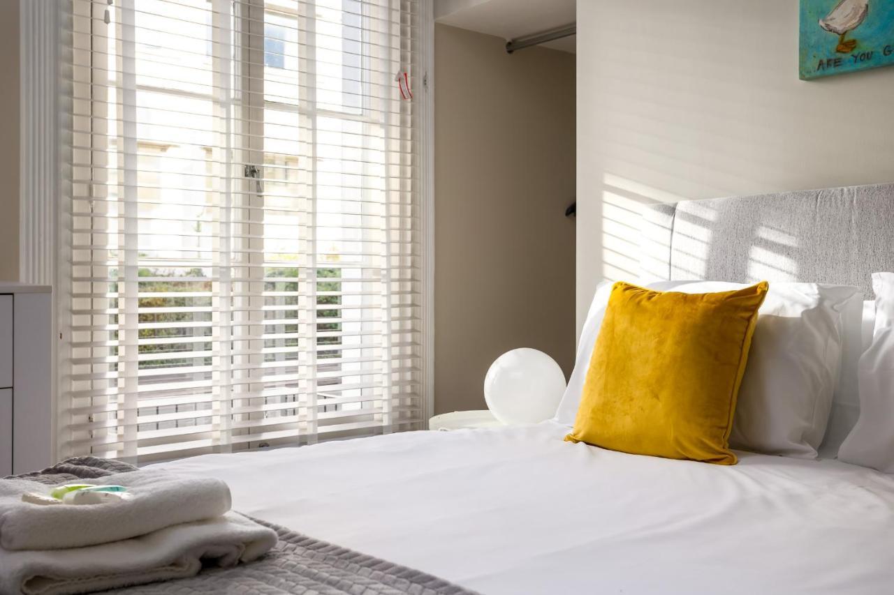 Contemporary Ground Floor Apartment - Town Centre With Parking! Cheltenham Dış mekan fotoğraf